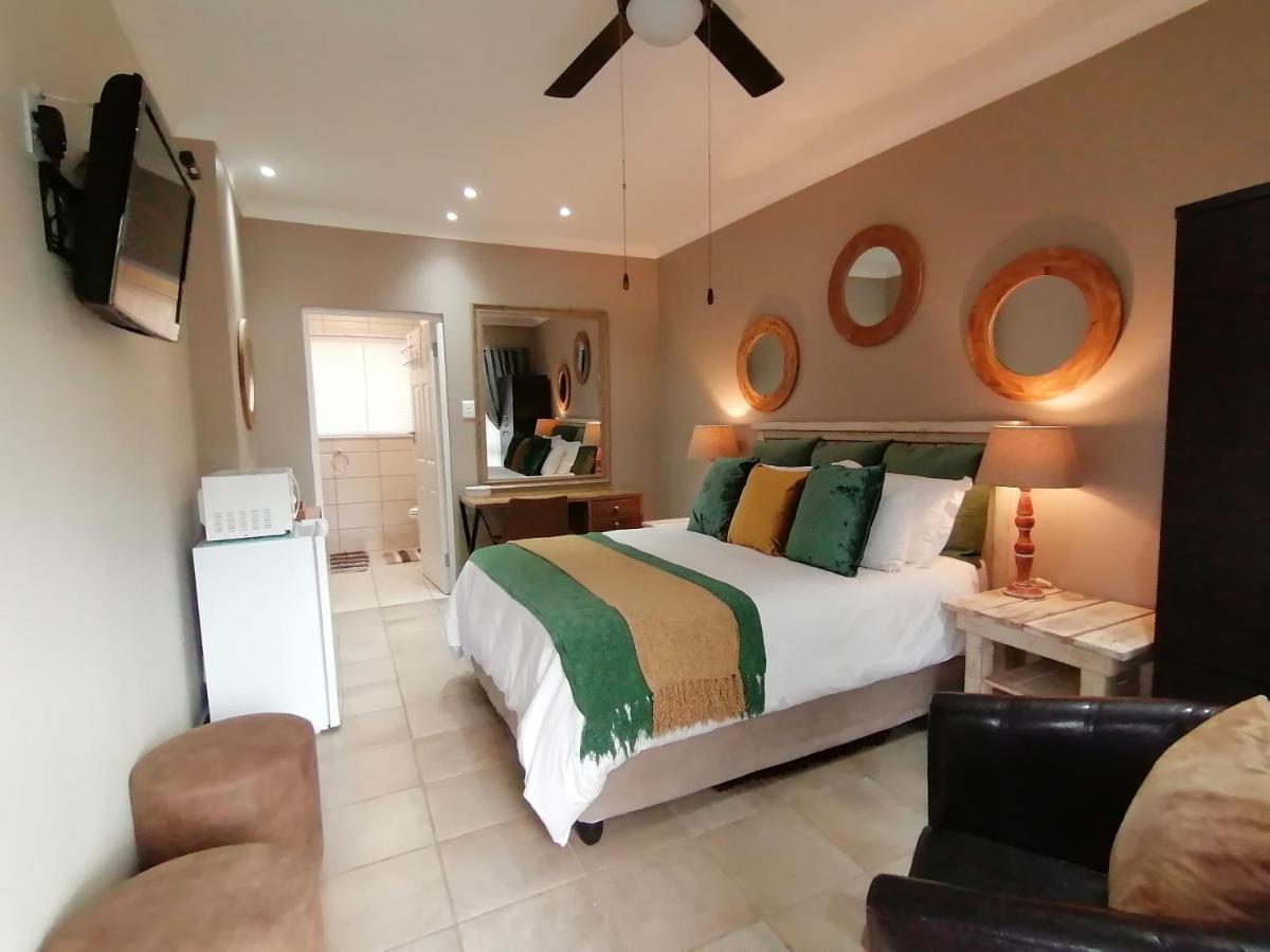 Roxy'S Rest Guest House Vanderbijlpark Exteriör bild