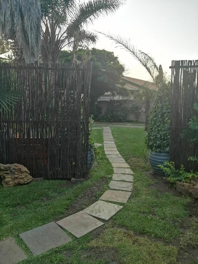 Roxy'S Rest Guest House Vanderbijlpark Exteriör bild