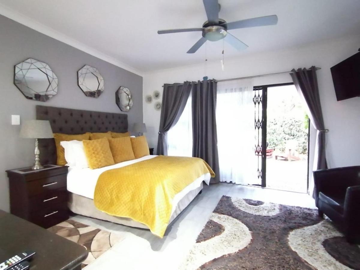 Roxy'S Rest Guest House Vanderbijlpark Exteriör bild
